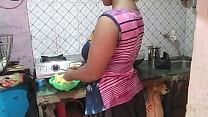 देवर ने भाभी को किचन में चोदा खाना बनाते हुए विथ हिंदी ऑडियो